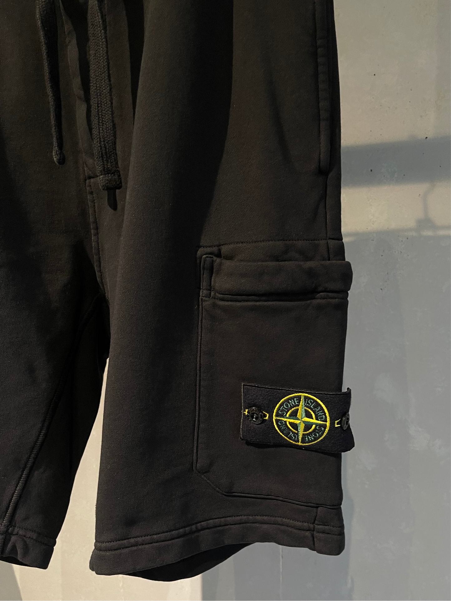 STONE ISLAND ショートパンツ   ブラック