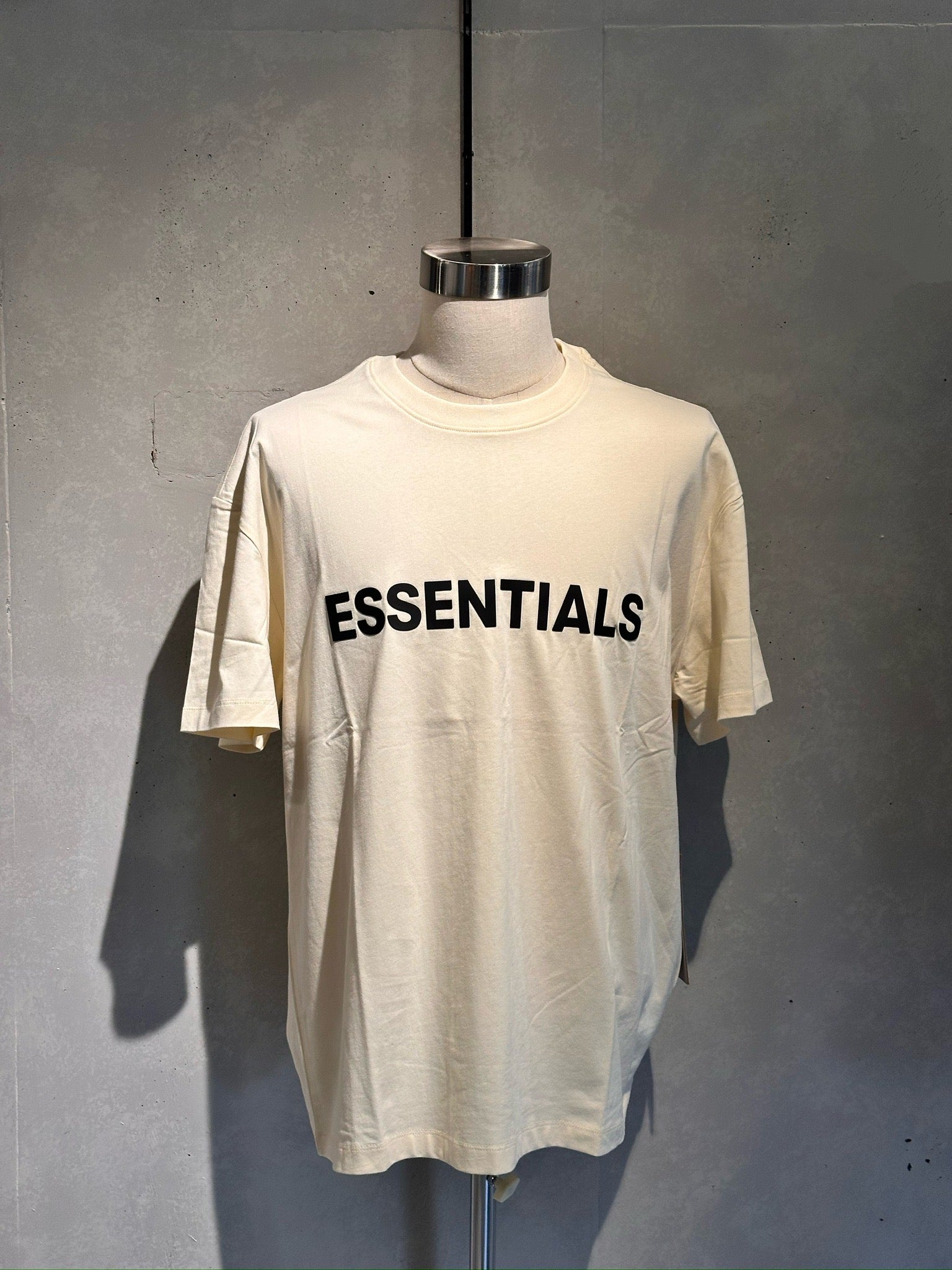 ESSENTIARS ロゴ Tシャツ