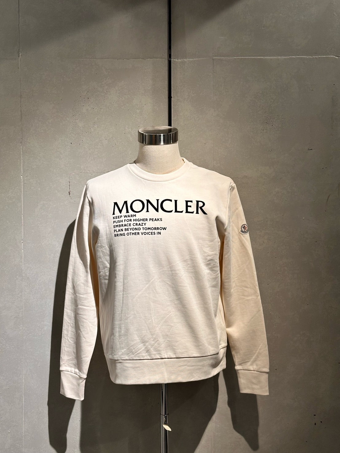 MONCLER レタリングトレーナー