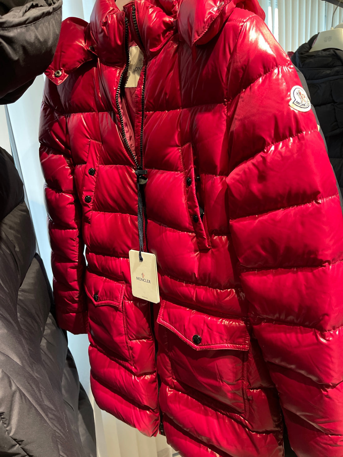 MONCLER ダウンジャケット   レッド