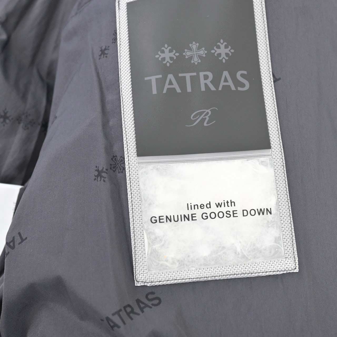 タトラス TATRAS ダウンジャケット LTAT21A4856-D VIGEER 1 ブラック　2021年AW